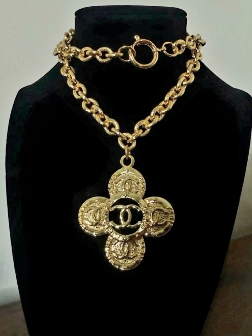 279 CHANEL Gold CC Clover Vintage Necklace